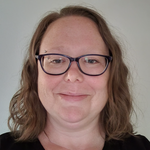 Kelly Hiznay headshot